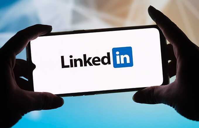 LinkedIn использует персональные данные пользователей для обучения ИИ без их предварительного уведомления